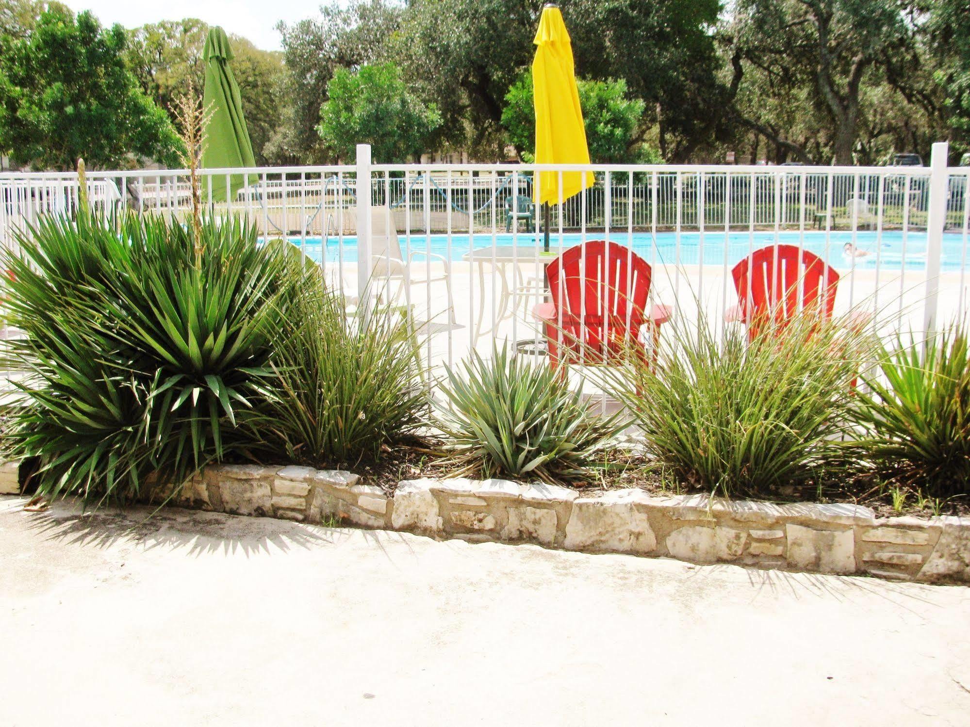 The Lodge At Cypress Falls Wimberley Bagian luar foto