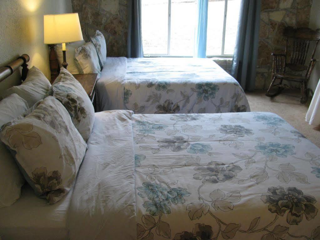 The Lodge At Cypress Falls Wimberley Bagian luar foto
