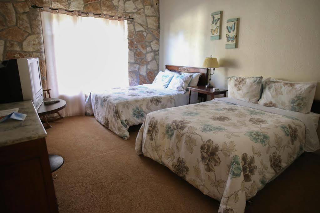 The Lodge At Cypress Falls Wimberley Bagian luar foto